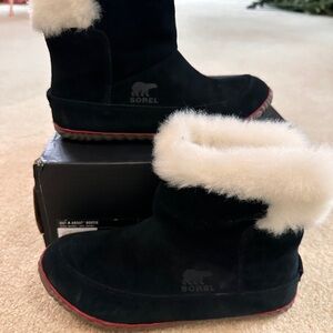 Women’s Sorel Black out n about Bootie with White Fur